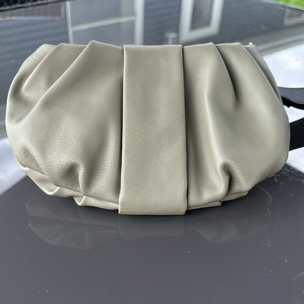 Simply Vera Clutch/Wristlet Purse NWOT - Picture 2 of 3